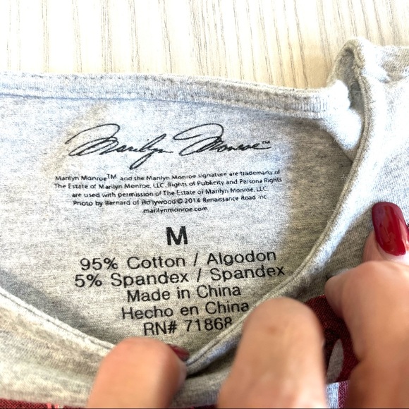 MARILYN MONROE SPORTS BRA/CROP TOP SIZE MEDIUM - Picture 2 of 5